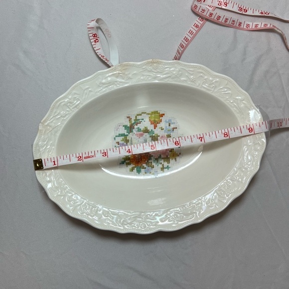 Vintage Vogue Fine China Susanna Oval Serving Bowl with Embroidery Circle Design - Picture 3 of 4